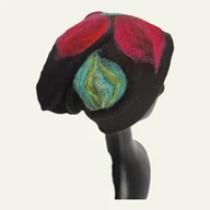Czapki damskie - Czapka wełniana z kwiatami - miniaturka - grafika 1