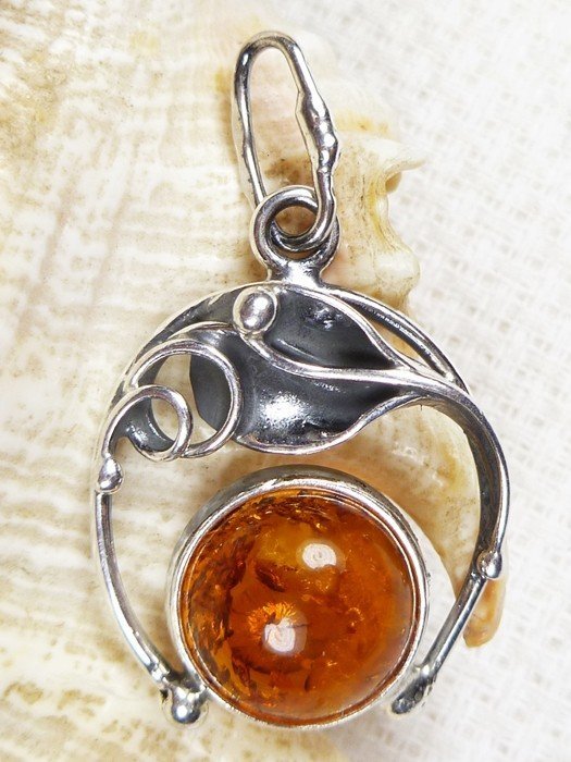 Wisiorek srebrny z bursztynem, handmade 608-1