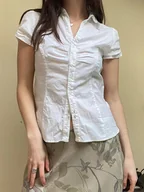 Koszule damskie - Koszula damska z krótkim rękawkiem i wiązaniem na plecach - Biały - miniaturka - grafika 1