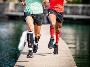 COMPRESSPORT Opaski kompresyjne na łydki R2V3 black/white - Pozostały sprzęt i akcesoria do ćwiczeń - miniaturka - grafika 3