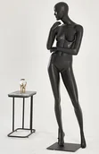 Manekiny wystawowe - Manekin F22-8 czarna kobieta Eurotondisplay stojący czarny matowy lakierowany nos usta formowane szyk i elegancja wysoka jakość - miniaturka - grafika 1