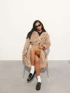 Płaszcze damskie - Mohito - Dwurzędowy trencz - beżowy - miniaturka - grafika 1