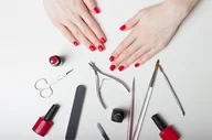 Czasopisma - Manicure hybrydowy z masażem dłoni w Łodzi - miniaturka - grafika 1