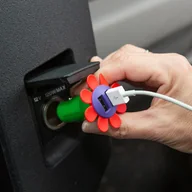 Ładowarki samochodowe - Ładowarka Samochodowa Kwiatek - miniaturka - grafika 1