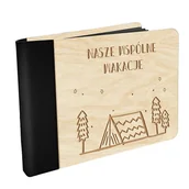 Albumy fotograficzne - Drewniany MINI FOTO ALBUM na zdjęcia NASZE WSPÓLNE WAKACJE z grawerowaną okładką z czarnymi kartami  wyprawa pod namiot camping - miniaturka - grafika 1