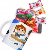 Kubki - Kubek Biały Prezent dla PIERWSZOKLASISTY SŁODYCZE - miniaturka - grafika 1