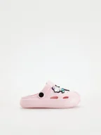 Buciki dla niemowląt - Reserved - Gumowe sandały z przypinkami Hello Kitty - pastelowy róż - miniaturka - grafika 1