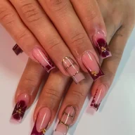 Ozdoby do paznokci - TEMU Ręcznie Robiony Zestaw do Manicure z 1 Żelowym Klejem i 1 Pilnikiem, 24 Sztuki Czerwonych Kwadratowych Paznokci na Naklejki w Złote Paski, Dla - miniaturka - grafika 1