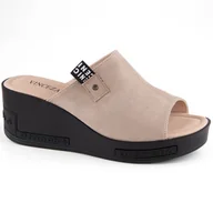 Klapki i japonki damskie - Zamszowe klapki damskie na koturnie beżowe Vinceza 58291 beżowy - miniaturka - grafika 1