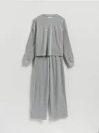 Moda i Uroda OUTLET - Reserved - Piżama dwuczęściowa z haftem - jasnoszary - miniaturka - grafika 1