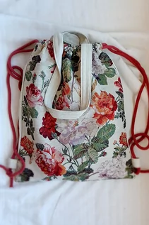 Torebki damskie - Plecak torba 2w1 ecru w czerwone kwiaty - grafika 1