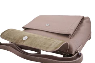 Torebka skórzana z zamszową klapką - Różowa pudrowa - Torebki damskie Torebka skórzana z zamszową klapką - Różowa pudrowa - Torebki damskie - miniaturka - grafika 7