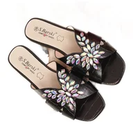 Klapki i japonki damskie - Klapki damskie z kamieniami czarne S.Barski - miniaturka - grafika 1