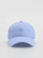 Czapki damskie - Reserved - Czapka z daszkiem z haftem - jasnoniebieski - miniaturka - grafika 1