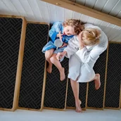 Dywany dla dzieci - Antypoślizgowe nakładki na schody z klejącym spodem, odpowiednie dla dzieci, osób starszych i małych dzieci, czarne paski, 10 sztuk, 76*20 cm - miniaturka - grafika 1