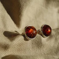 Kolczyki - Kolczyki srebrne sztyfty z bursztynem - miniaturka - grafika 1