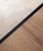 Listwy przypodłogowe - 200 x 2 x 0,1 cm Minileiste - (czarny) - Minimalistyczna listwa aluminiowa łączeniowa międzypodłogowa UL20X5-03 - miniaturka - grafika 1