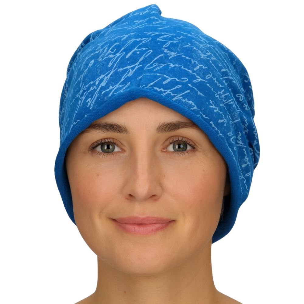 Czapka damska Beanie włoska cienka smerfetka jasnoniebieska w białe napisy