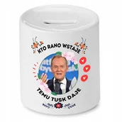 Skarbonki - SKARBONKA TUSK KTO RANO WSTAJE TEMU TUSK DAJE z Nadrukiem ze Zdjęciem + Opakowanie na prezent (wzór 04) - miniaturka - grafika 1