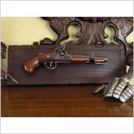 Wisiorki - PISTOLET SKAŁKOWY NA DREWNIANEJ ZAWIESZCE (K1094-53) - miniaturka - grafika 1