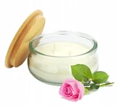 Świece - Świeca sojowa zapachowa z drewnianą pokrywką zapach róża poj 210 ml - miniaturka - grafika 1