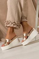 Klapki i japonki damskie - Złote klapki damskie błyszczące na białej platformie złota ozdoba Carla JH500 - miniaturka - grafika 1