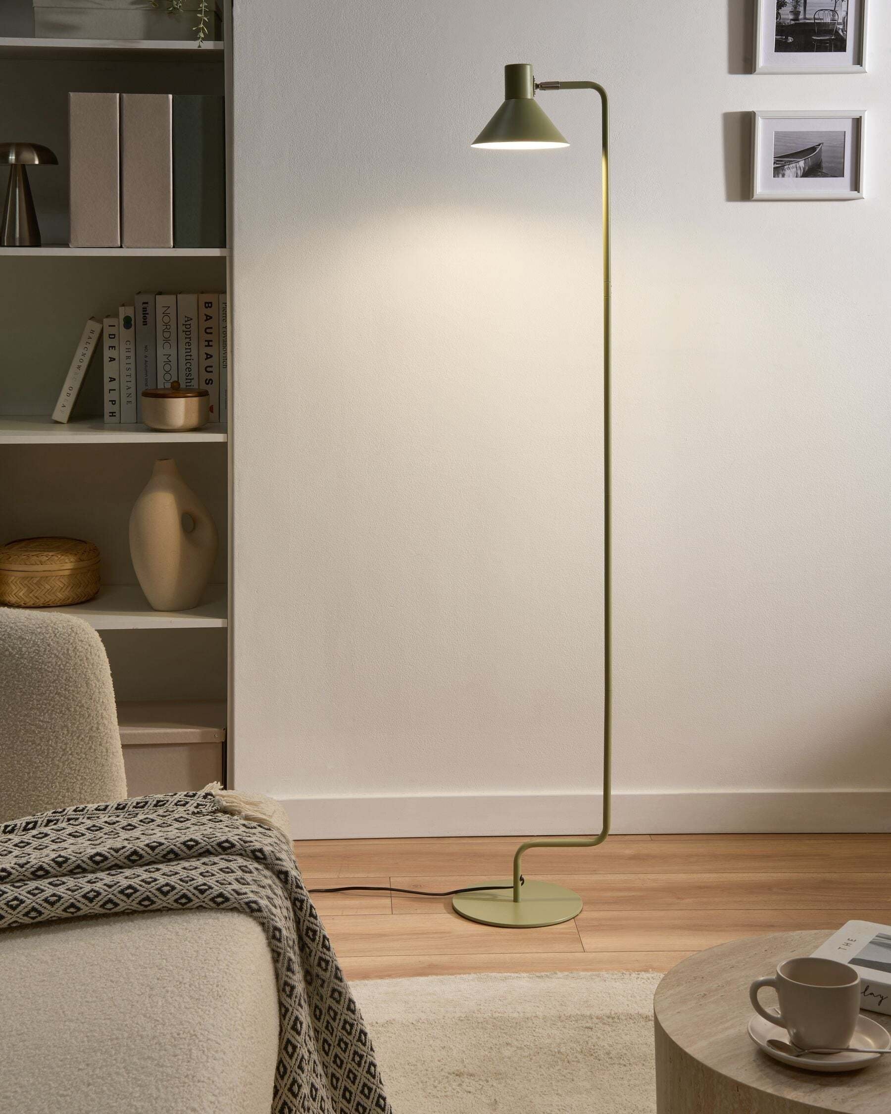 Lampa podłogowa Beliani Lampa podłogowa RIMAVA Metal Jasnozielony