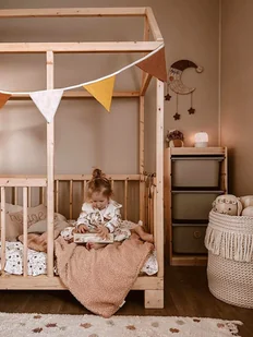 Girlanda trójkątna lniana z bawełną - Karuzele dla niemowląt Girlanda trójkątna lniana z bawełną - Karuzele dla niemowląt - miniaturka - grafika 1