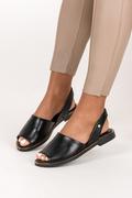 Sandały damskie - Czarne sandały skórzane płaskie z ozdobną podeszwą PRODUKT POLSKI Casu 40327 - miniaturka - grafika 1