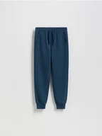 Spodnie i spodenki dla chłopców - Reserved - Joggery z bawełną - granatowy - miniaturka - grafika 1