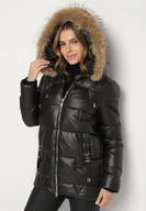 Kurtki damskie - Czarna Pikowana Kurtka z Kapturem z Odpinanym Futerkiem Galiara - miniaturka - grafika 1