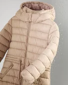 Kurtki i płaszcze dla dziewczynek - Reserved - Długi pikowany płaszcz z kapturem - beżowy - miniaturka - grafika 1