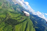 Czasopisma - Skok w tandemie w Tatry z podwójnym filmowaniem - miniaturka - grafika 1