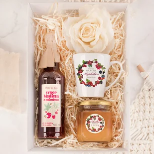 ZESTAW prezentowy dla babci Słodkości z kubkiem w pudełku - Zestawy upominkowe - miniaturka - grafika 1