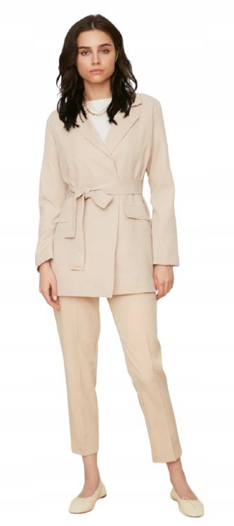 TRENDYOL BEŻOWY ŻAKIET Z PASKIEM I KLASYCZNYMI KLAPAMI 40 5AA