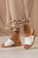 Klapki i japonki damskie - Białe klapki damskie Sergio Leone zabudowane na koturnie złota ozdoba skórzana wkładka KL191-CA - miniaturka - grafika 1