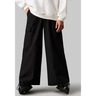 Spodnie sportowe damskie - CALVIN KLEIN JEANS Spodnie cargo Relaxed fit - miniaturka - grafika 1
