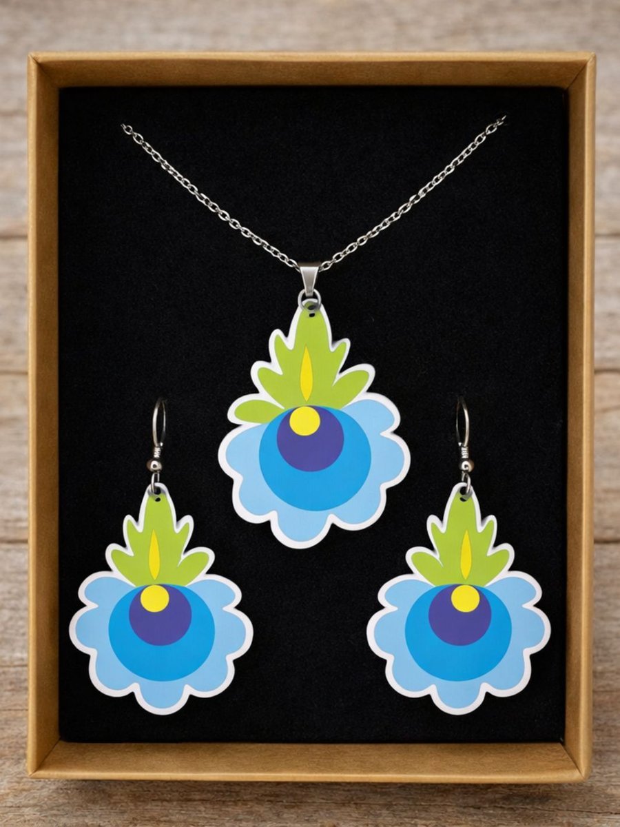 Zestaw drewnianej biżuterii kaszubskiej – kolczyki i wisiorek