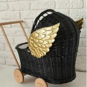 Wózki dla lalek - Personalizowany Czarny Wiklinowy Wózek Dla Lalek Ze Złotymi Skrzydłami, Pchacz + Pościel Róż / Royal Baby Room - miniaturka - grafika 1