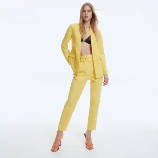 Spodnie damskie - Reserved Spodnie z paskiem - Żółty - grafika 1