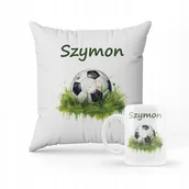 Gadżety dla niej i dla niego - ZESTAW PODUSZKA + KUBEK Prezent Piłka Nożna Boisko + IMIĘ - miniaturka - grafika 1