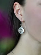 Kolczyki - Kolczyki srebrne - Ażurowe koła białe - miniaturka - grafika 1