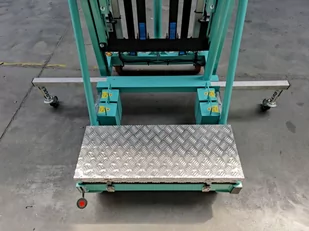 Podnośnik osobowy (udźwig: 140 kg, wymiary platformy: 48x69 cm, maks. wysokość robocza: 482 cm) 00081565 - Wózki magazynowe - miniaturka - grafika 21