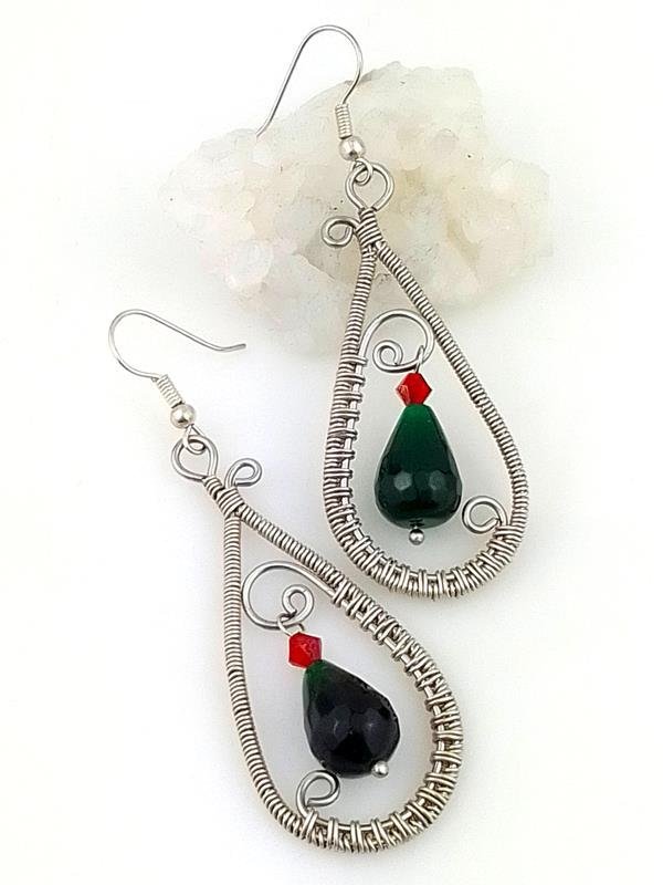 Krople jadeitu i czeskie kryształki - kolczyki posrebrzane 7x2.4 cm, waga kolczyków 10.3 grama, znak Barana