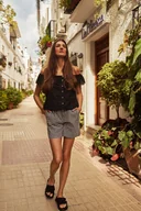 Spodenki damskie - Szorty w kratkę-XS - miniaturka - grafika 1