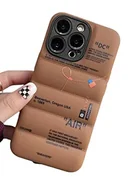 Etui i futerały do telefonów - IAIYOXI Etui na telefon, styl kurtki puchowej, do iPhone 13 Pro, z nadrukami marek butów sportowych (białymi lub czarnymi), miękkie, iPhone 14 13 12 11 Pro Max Plus X XS XR 7 8 (brązowe) - miniaturka - grafika 1