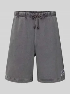 Bermudy o kroju regular fit z wyhaftowanym logo - Spodenki męskie - miniaturka - grafika 1