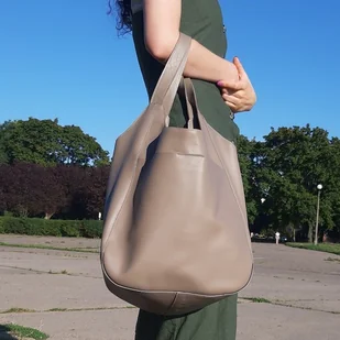 Beżowa skórzana torba typu worek - Torebki damskie - miniaturka - grafika 1