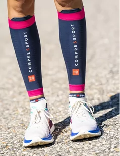 COMPRESSPORT Opaski kompresyjne na łydki R2V3 mood indigo/magenta - Pozostały sprzęt i akcesoria do ćwiczeń - miniaturka - grafika 4