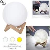 Lampy stojące - Stołowa lampka o kształcie kuli na drewnianym podstawku to punktowe oświetlenie do pokoju w stylu skandynawskim. Biały klosz lampy wyposażony został.. - miniaturka - grafika 1